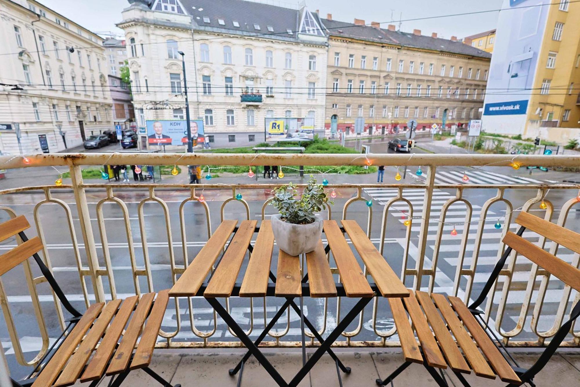 Charming Old Town Family Retreat Bratislava Exterior foto