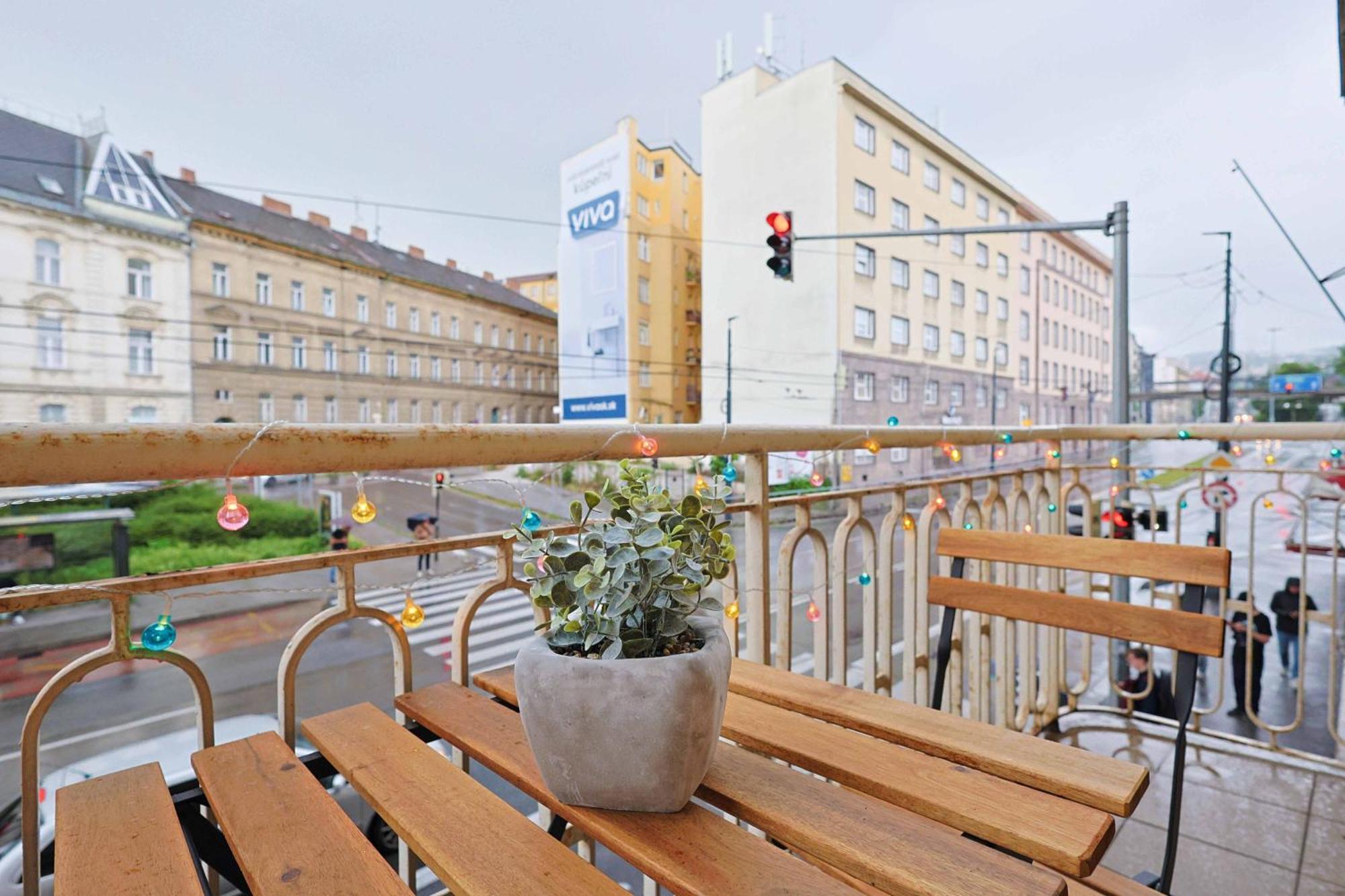 Charming Old Town Family Retreat Bratislava Exterior foto